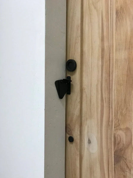 Can a Sliding Barn Door Be Locked?